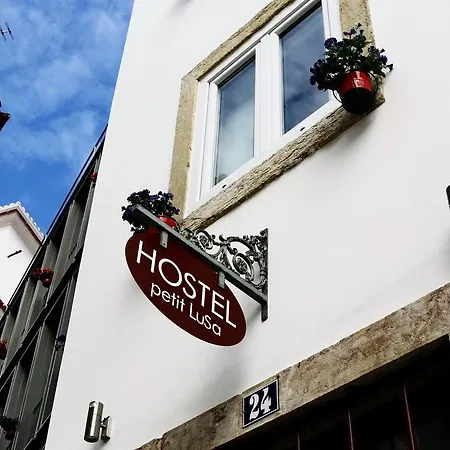 House Petit Lusa Lisbona