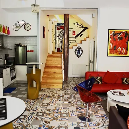 House Petit Lusa 3* Лиссабон