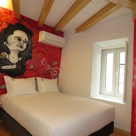 House Petit Lusa 3* Лиссабон