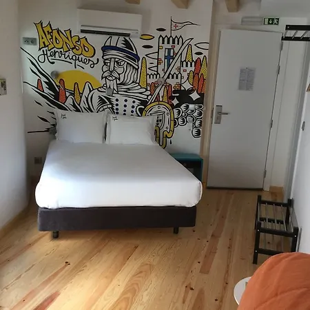 House Petit Lusa Гостевой дом Лиссабон