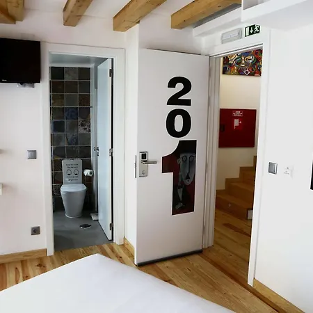 House Petit Lusa Гостевой дом Лиссабон
