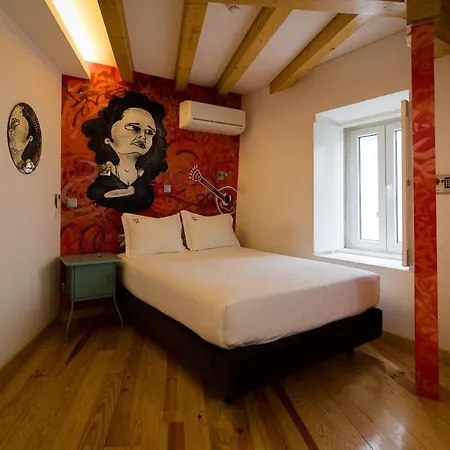 House Petit Lusa Lisbona